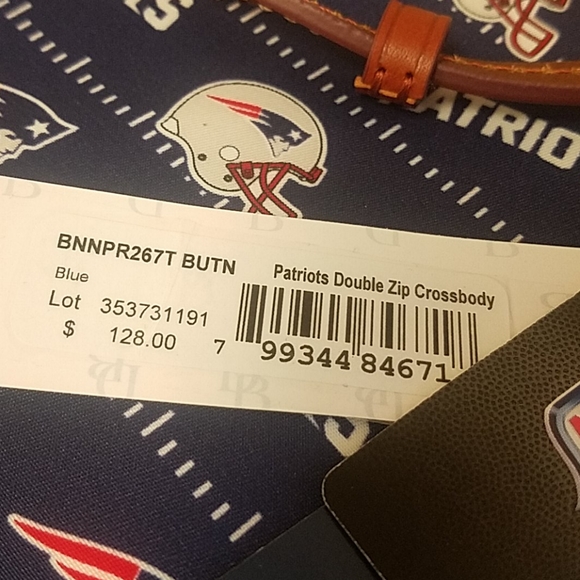 Dooney & Bourke patriots NFL double zip crossbody - Picture 3 of 3